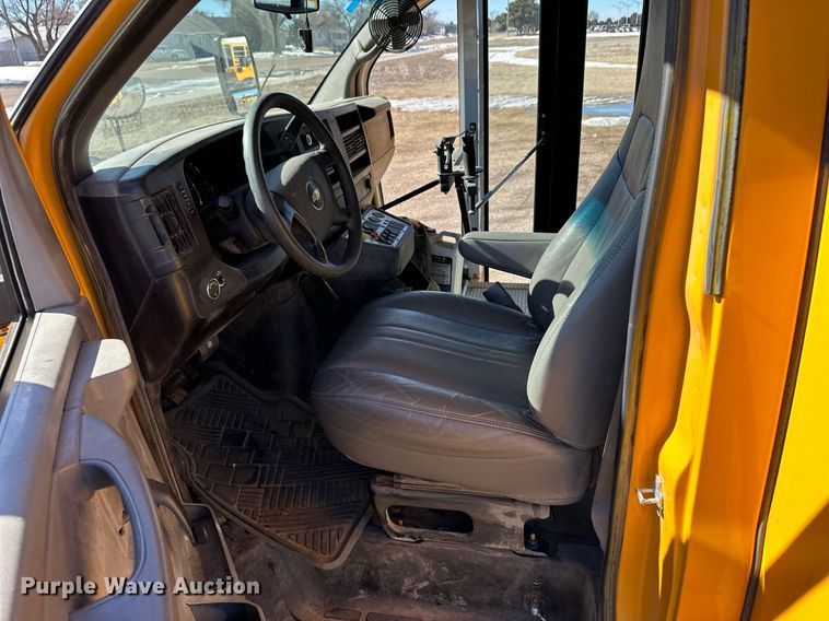 image for item EK9932 2012 Chevrolet 4500 school bus