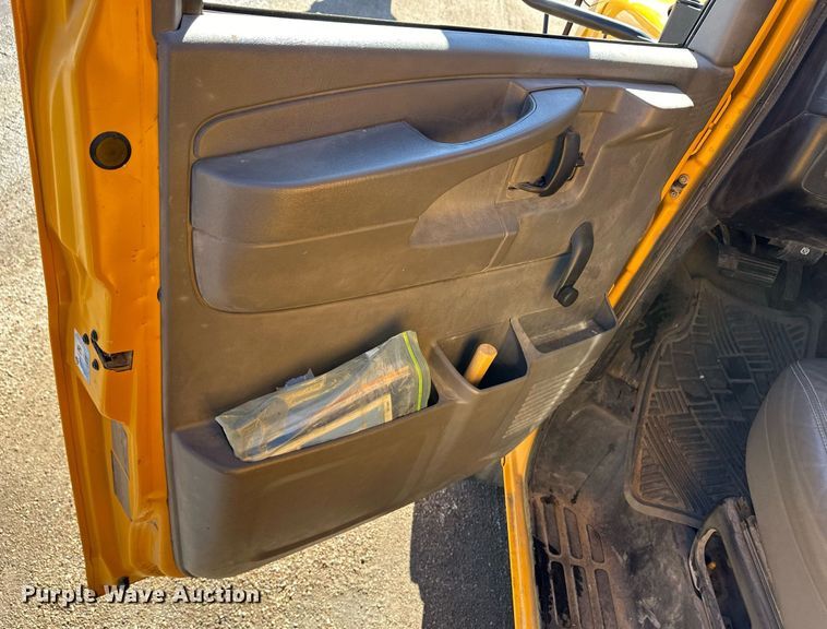 image for item EK9932 2012 Chevrolet 4500 school bus