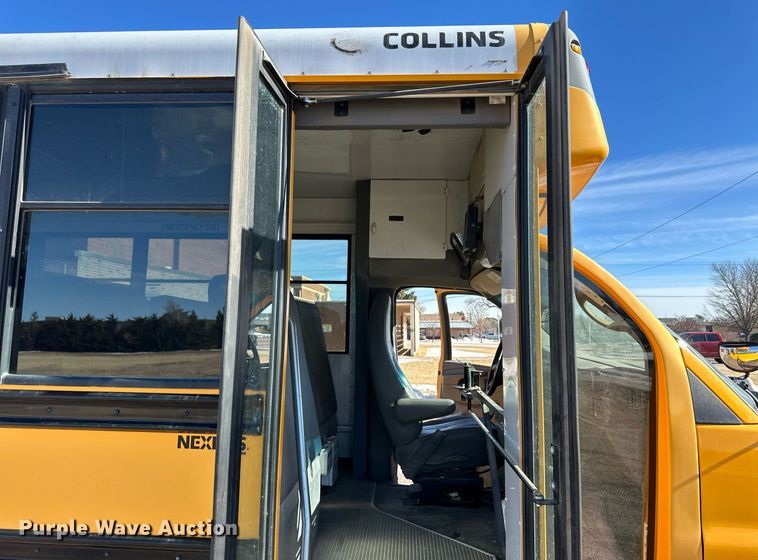 image for item EK9932 2012 Chevrolet 4500 school bus