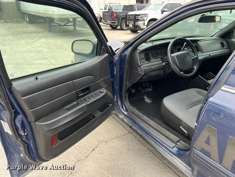 image for item KV9814 2010 Ford Crown Victoria Police Interceptor 
