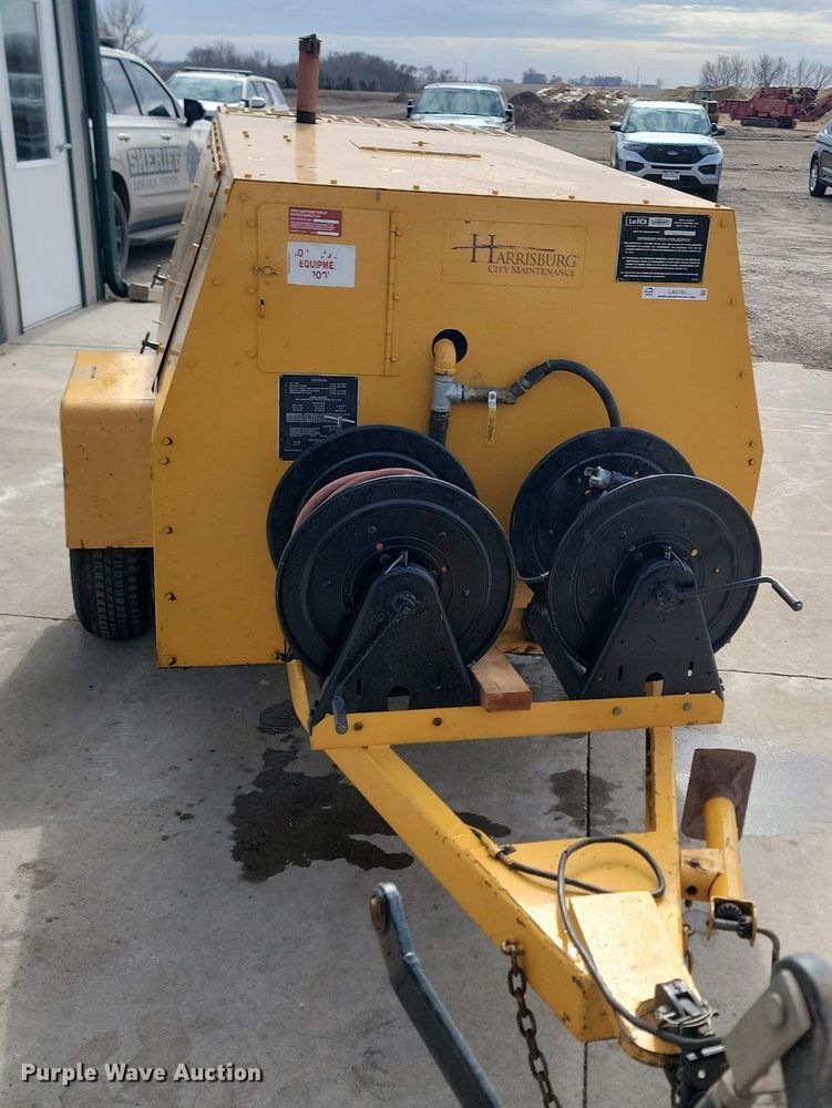 image for item LA9745 1990 LeRoi Dresser 185 air compressor