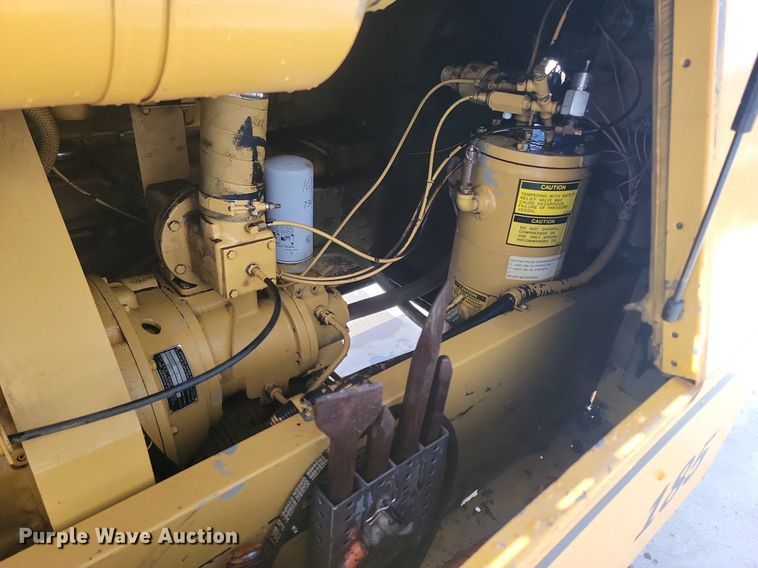 image for item LA9745 1990 LeRoi Dresser 185 air compressor