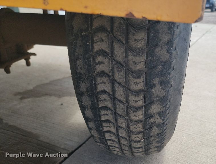 image for item LA9745 1990 LeRoi Dresser 185 air compressor