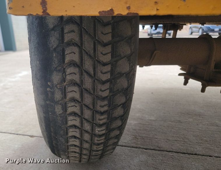 image for item LA9745 1990 LeRoi Dresser 185 air compressor