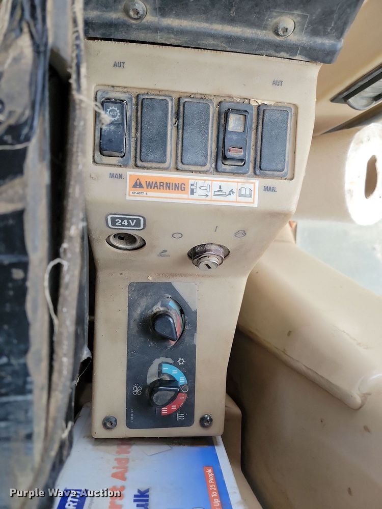 image for item LA9776 2005 Caterpillar 140H VHP Plus motor grader