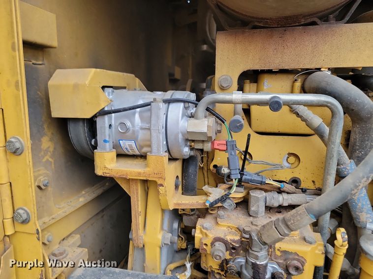 image for item LA9776 2005 Caterpillar 140H VHP Plus motor grader