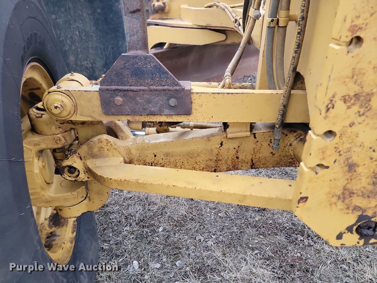 image for item LA9777 2001 Caterpillar 140H VHP motor grader