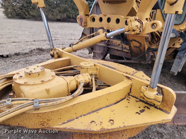 image for item LA9777 2001 Caterpillar 140H VHP motor grader