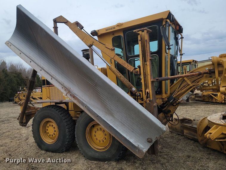 image for item LA9777 2001 Caterpillar 140H VHP motor grader