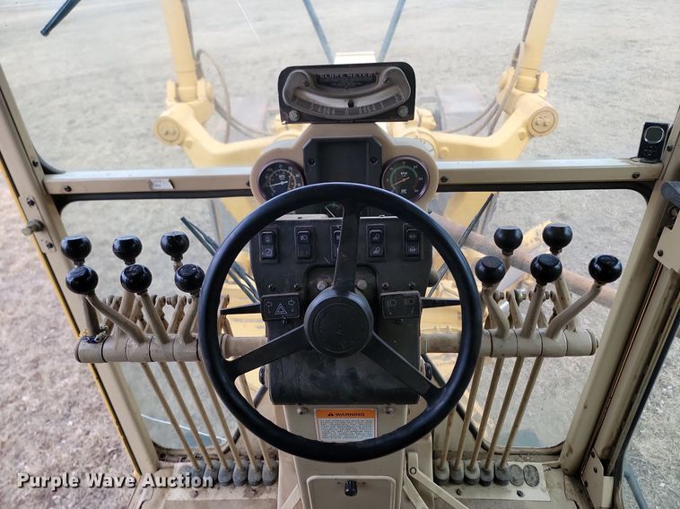 image for item LA9777 2001 Caterpillar 140H VHP motor grader