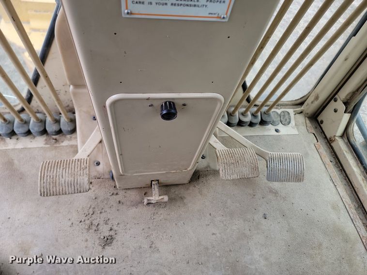 image for item LA9777 2001 Caterpillar 140H VHP motor grader