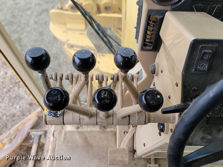 image for item LA9777 2001 Caterpillar 140H VHP motor grader