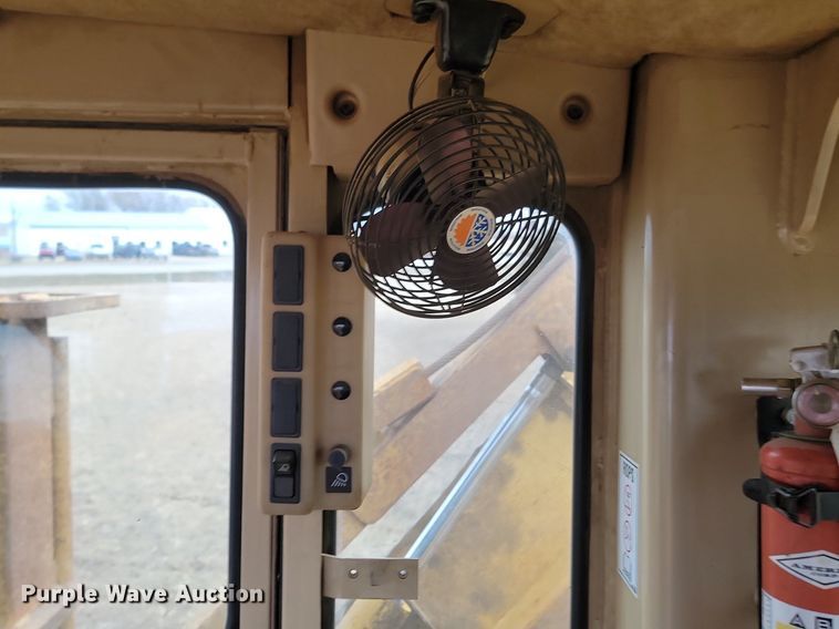 image for item LA9777 2001 Caterpillar 140H VHP motor grader