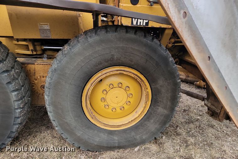 image for item LA9777 2001 Caterpillar 140H VHP motor grader