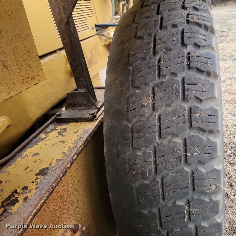 image for item LA9777 2001 Caterpillar 140H VHP motor grader