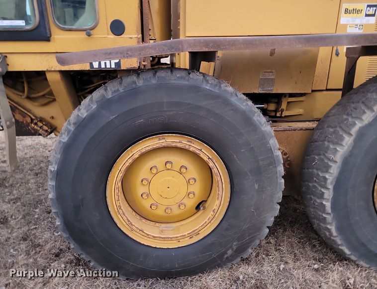 image for item LA9777 2001 Caterpillar 140H VHP motor grader