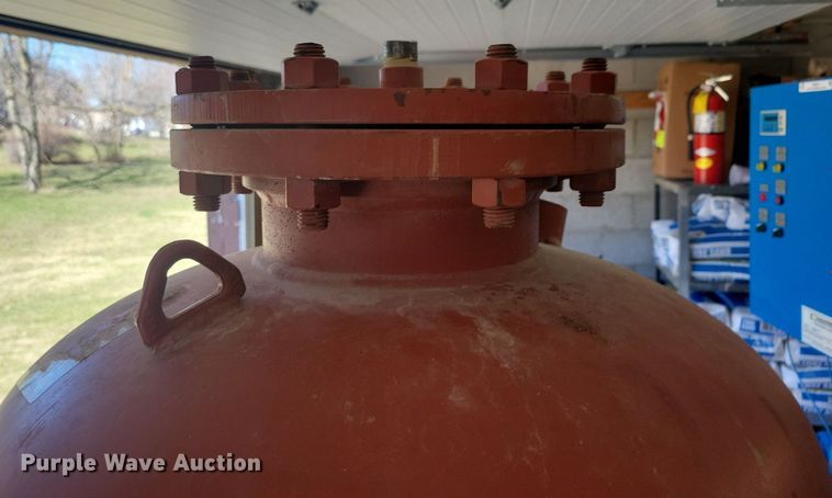 image for item LC9879 Taco pressure tank