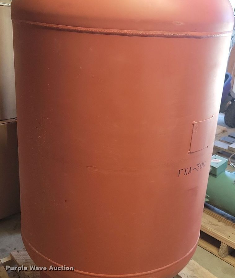 image for item LC9880 Pressure tank