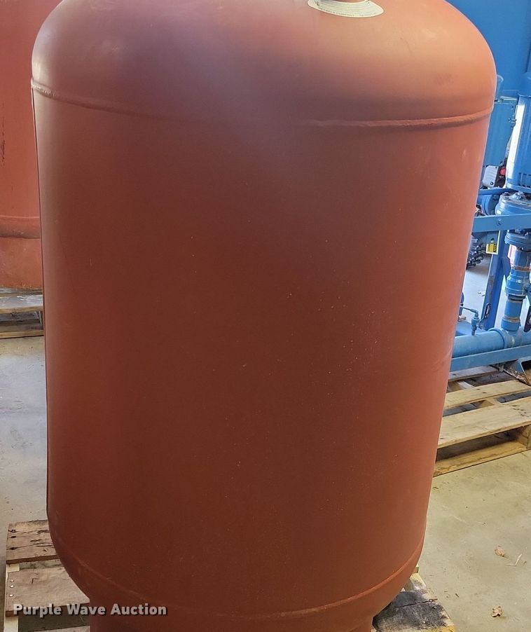 image for item LC9880 Pressure tank