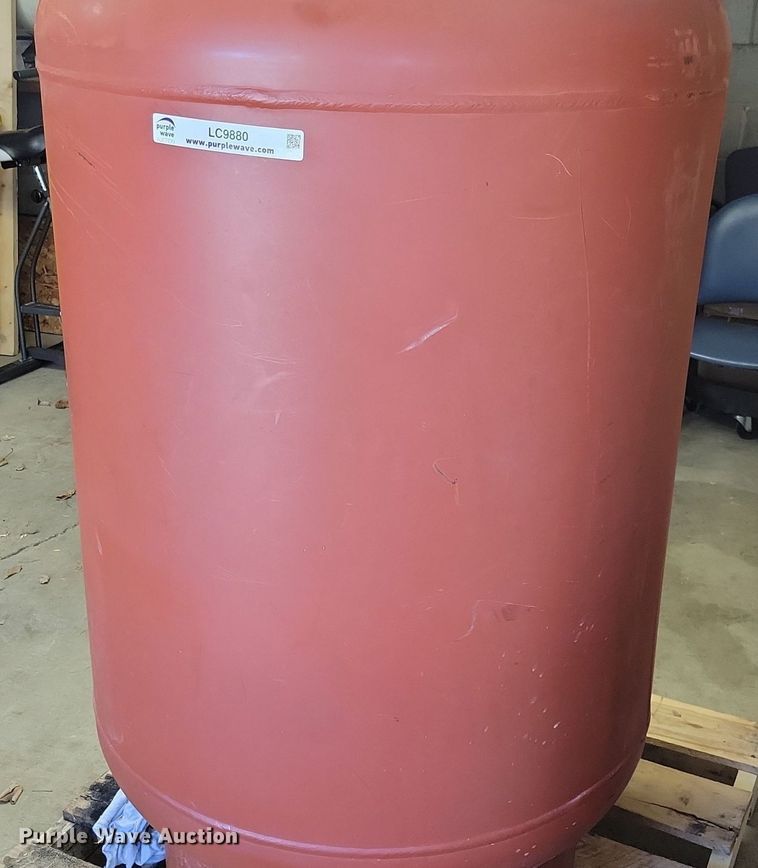 image for item LC9880 Pressure tank