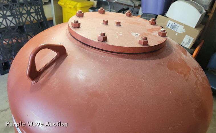 image for item LC9880 Pressure tank