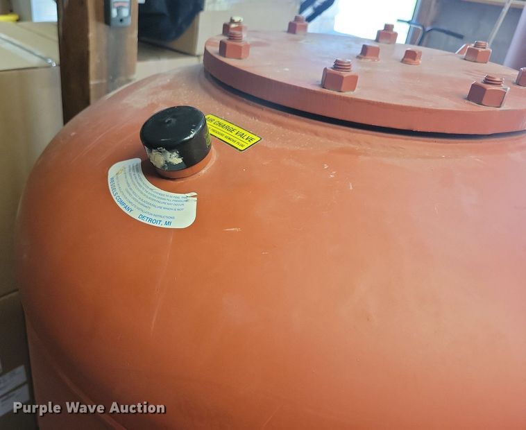 image for item LC9880 Pressure tank
