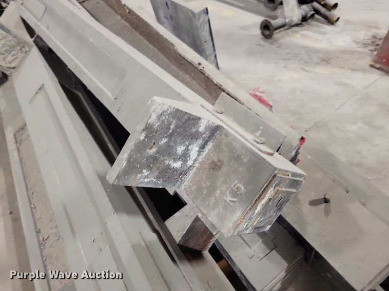 image for item LC9883 Auditorium railing