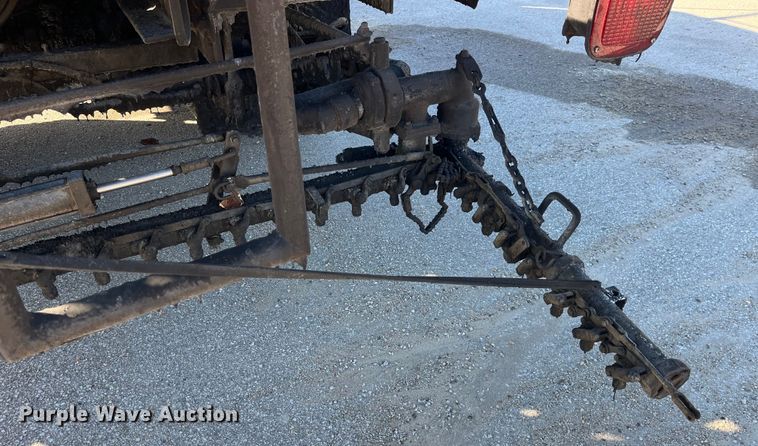 image for item LD9341 1986 Ford oil distributor truck