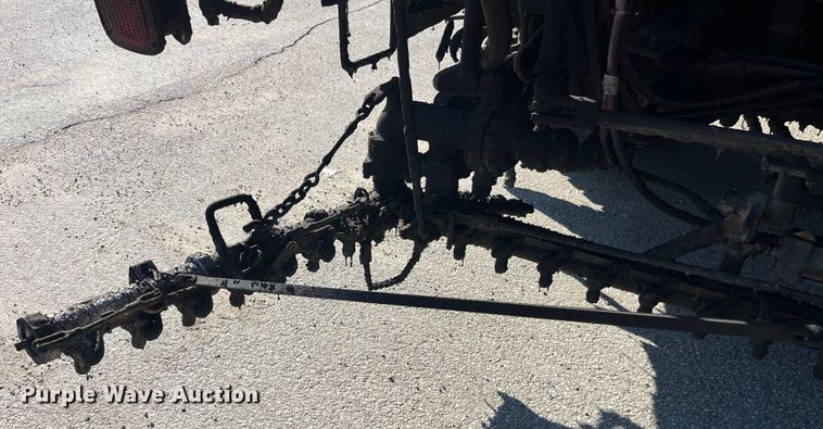 image for item LD9341 1986 Ford oil distributor truck