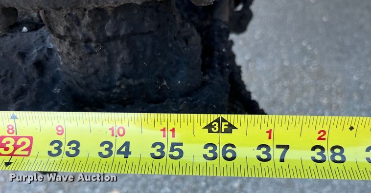 image for item LD9341 1986 Ford oil distributor truck