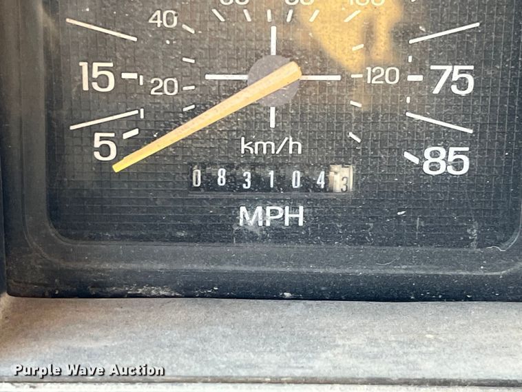 image for item LD9341 1986 Ford oil distributor truck