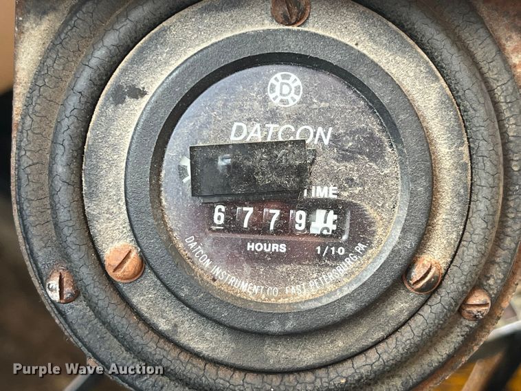 image for item LD9341 1986 Ford oil distributor truck