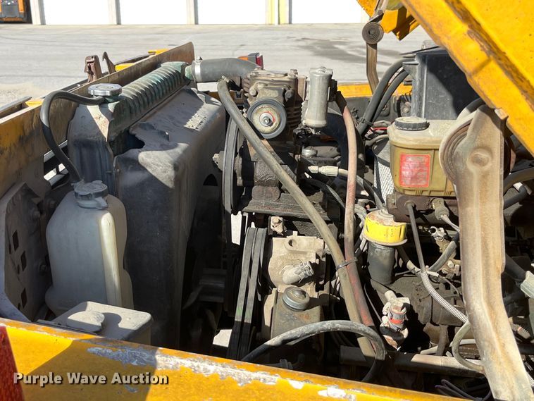 image for item LD9341 1986 Ford oil distributor truck