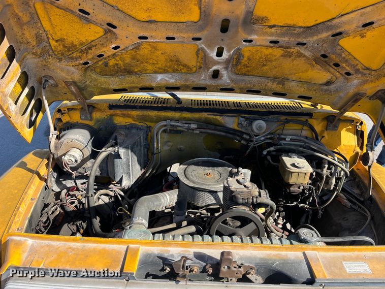 image for item LD9341 1986 Ford oil distributor truck