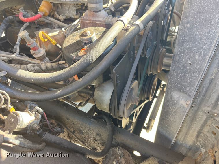 image for item LD9341 1986 Ford oil distributor truck