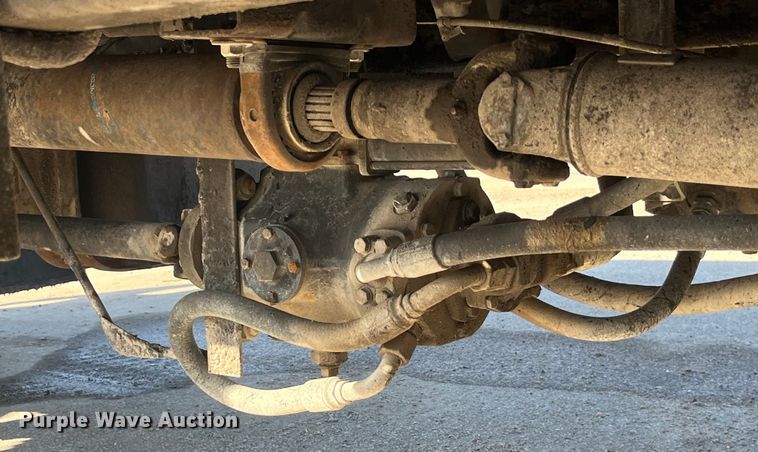 image for item LD9341 1986 Ford oil distributor truck