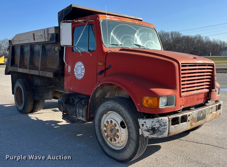 image for item LD9342 1992 International  4700 dump truck