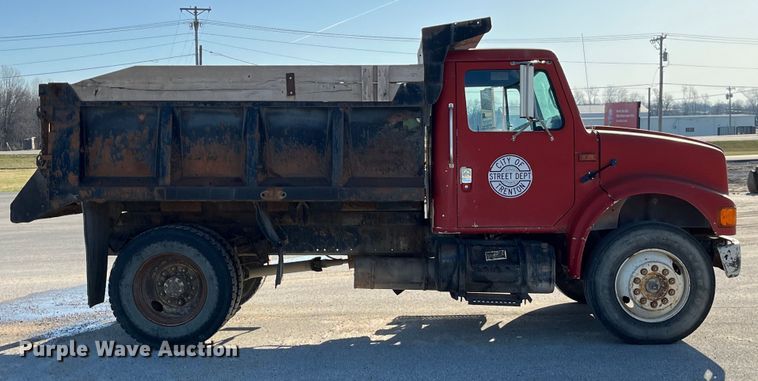 image for item LD9342 1992 International  4700 dump truck