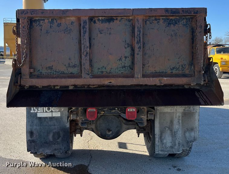 image for item LD9342 1992 International  4700 dump truck