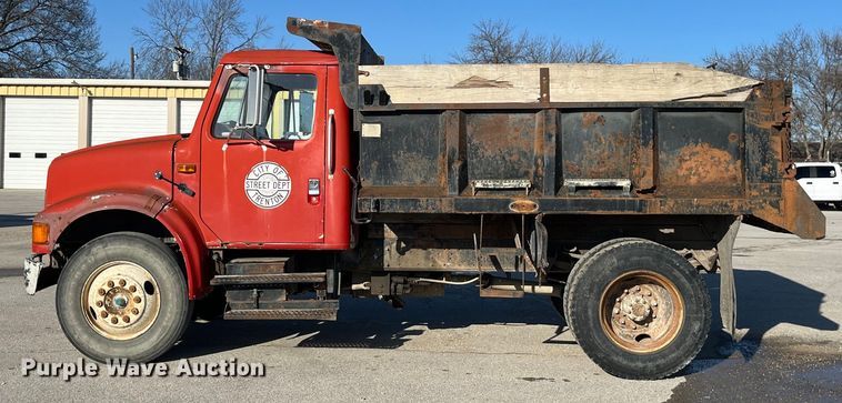 image for item LD9342 1992 International  4700 dump truck