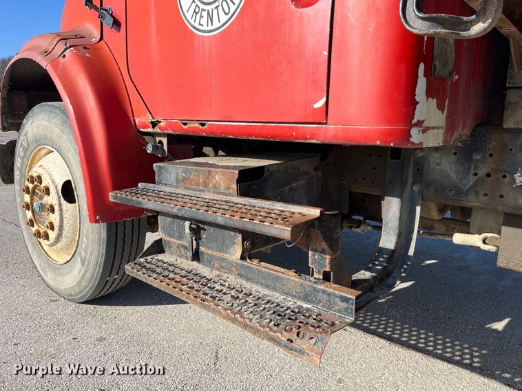 image for item LD9342 1992 International  4700 dump truck