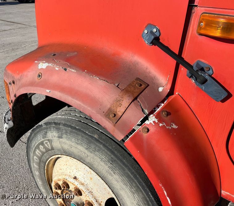 image for item LD9342 1992 International  4700 dump truck