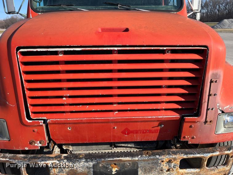 image for item LD9342 1992 International  4700 dump truck