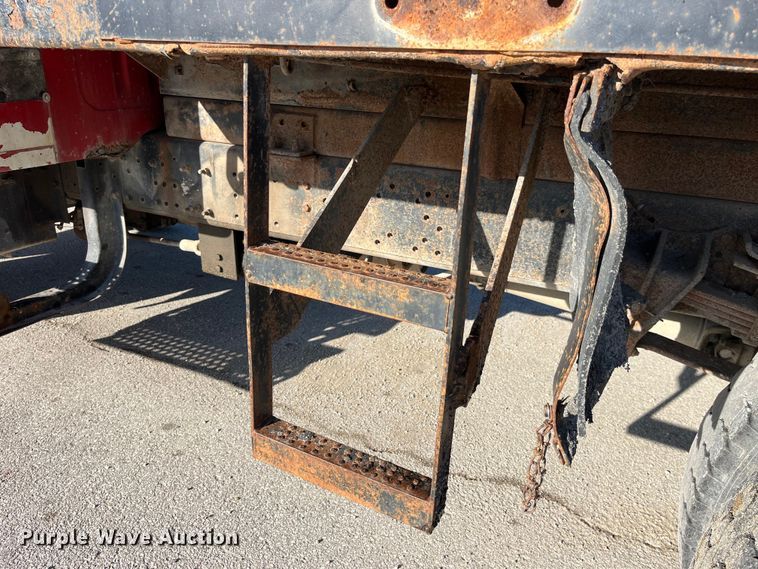 image for item LD9342 1992 International  4700 dump truck