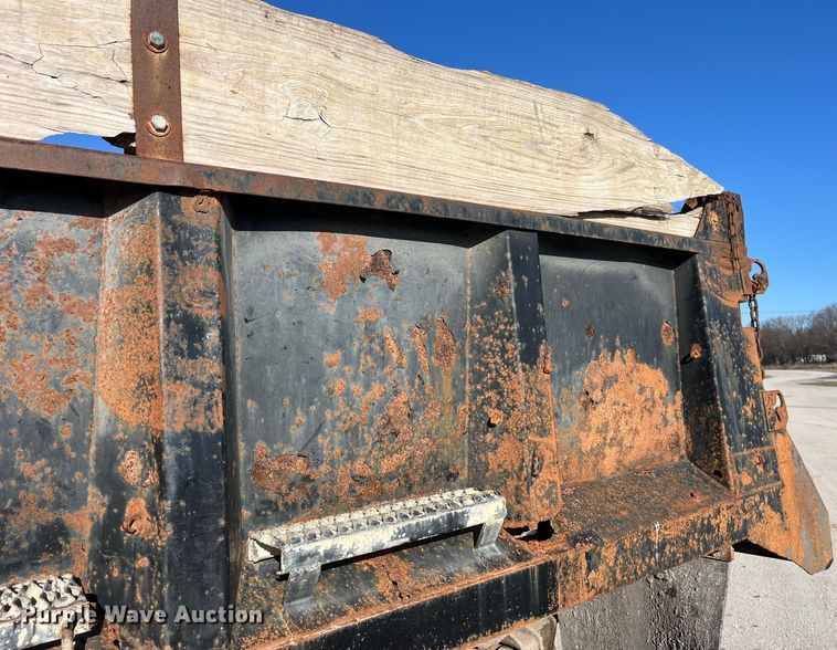 image for item LD9342 1992 International  4700 dump truck