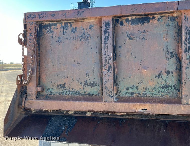 image for item LD9342 1992 International  4700 dump truck