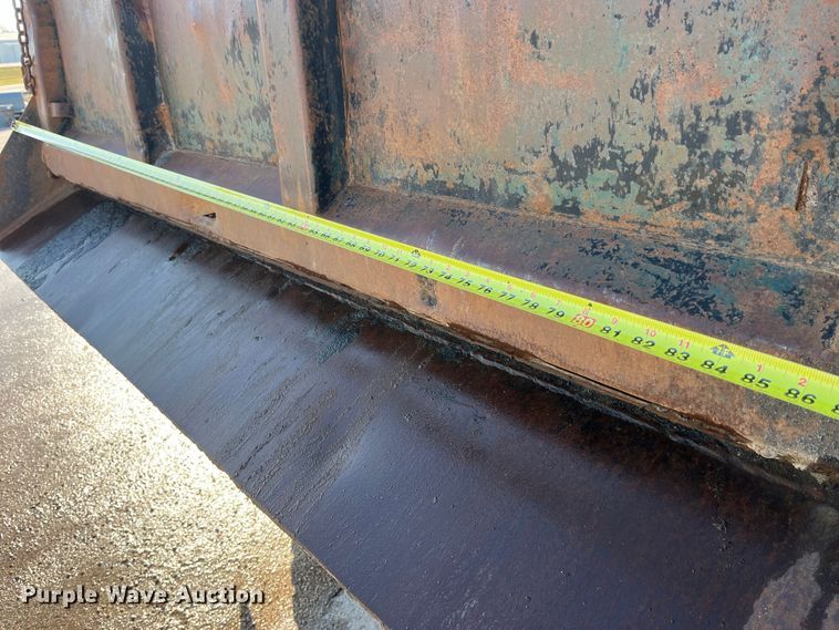 image for item LD9342 1992 International  4700 dump truck