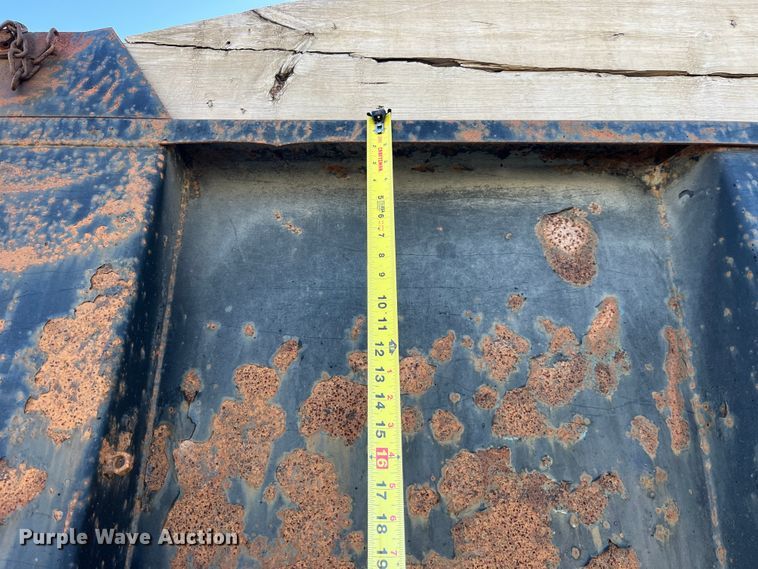 image for item LD9342 1992 International  4700 dump truck