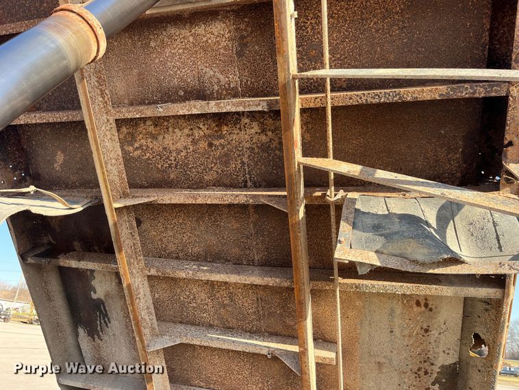 image for item LD9342 1992 International  4700 dump truck