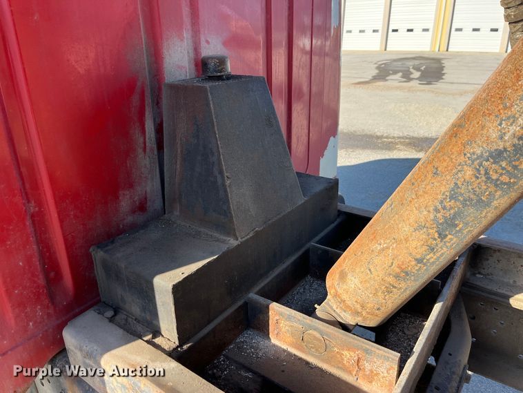 image for item LD9342 1992 International  4700 dump truck